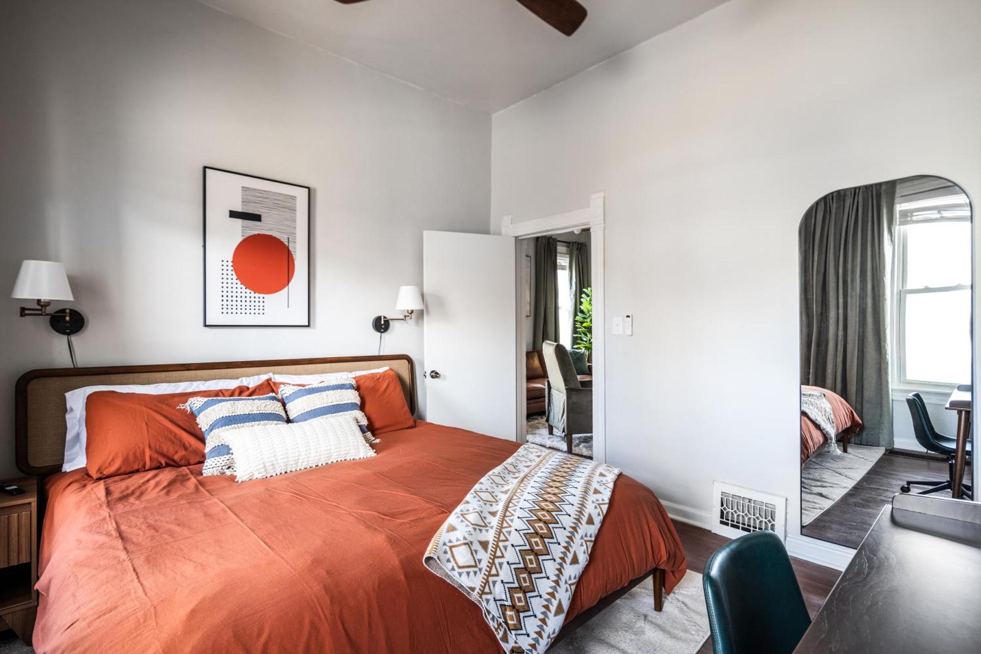 Apartamento Mid-Century Modern Retreat In Little Italy Cleveland Exterior foto