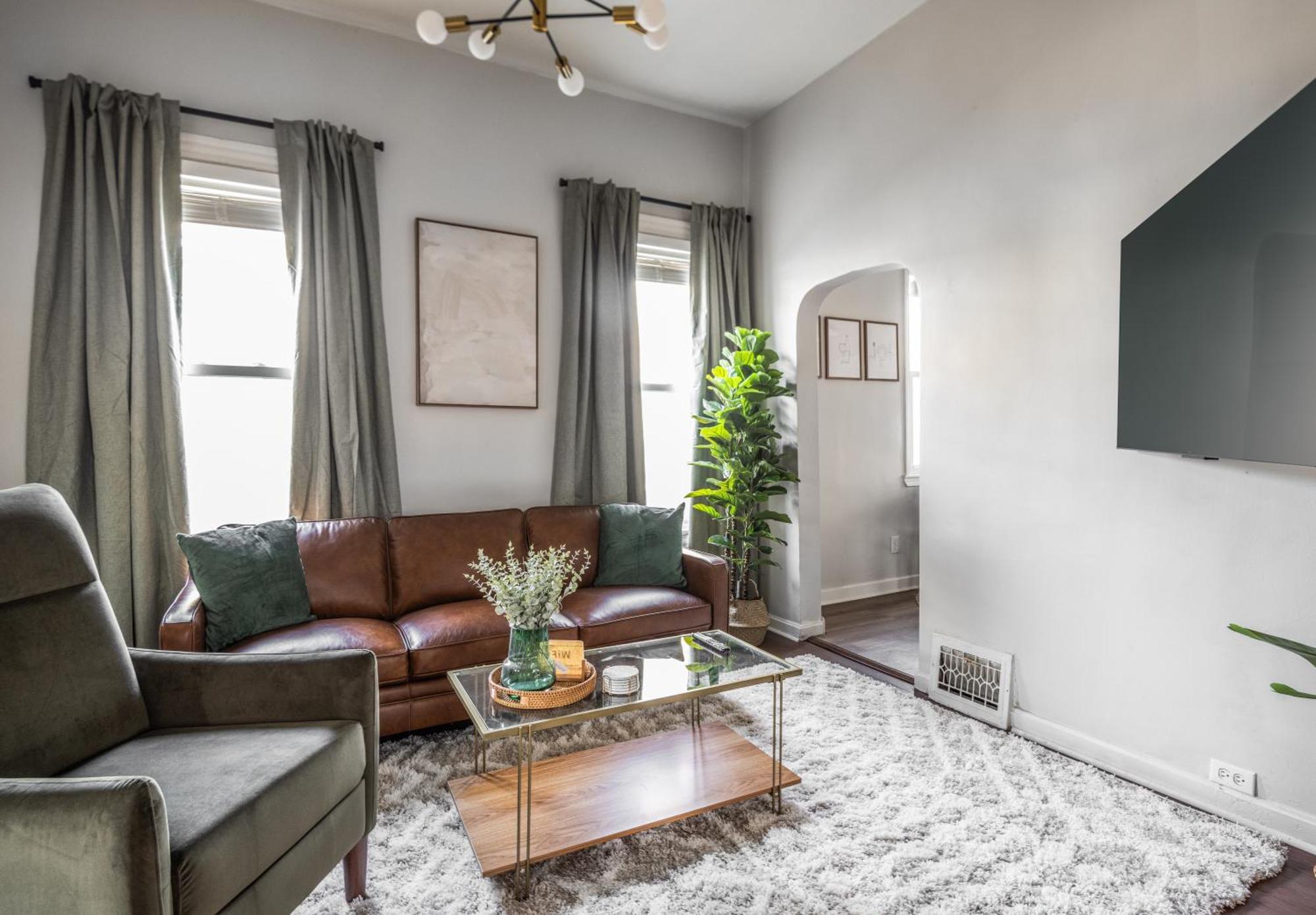 Apartamento Mid-Century Modern Retreat In Little Italy Cleveland Exterior foto